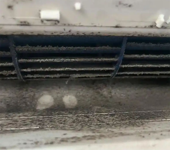 运河空调吹的风有股烧焦味是怎么回事